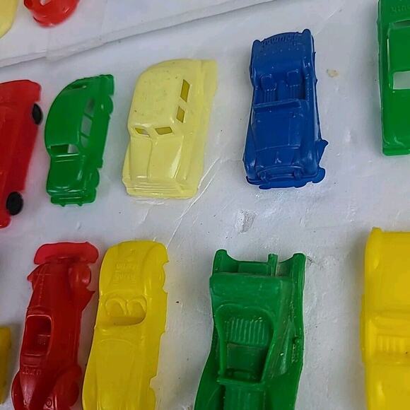 Vintage Plastic Car 1950s 60s Yellow Plymouth USA Great Britain MPC lot of 57 - Picture 7 of 13